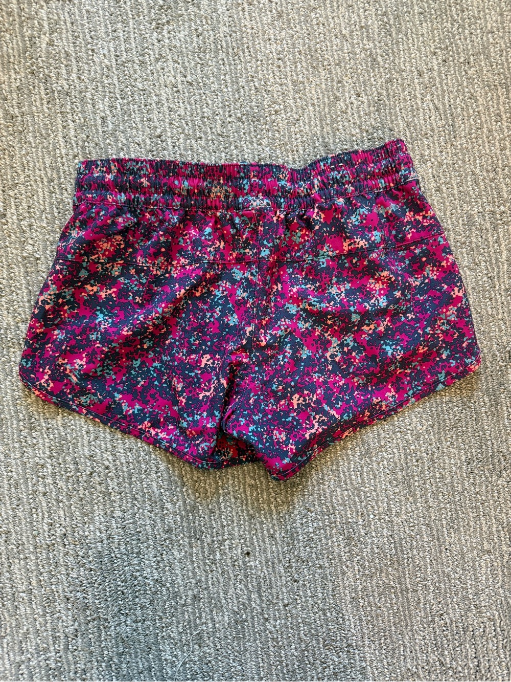 Columbia Sportswear Women’s Running Shorts M Pink Multicolor Print Athletic Line - Picture 3 of 3